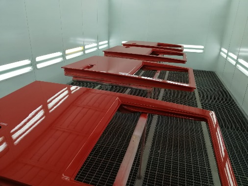 Teile aus GFK und Lackierungen